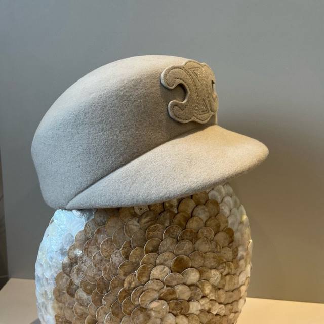 Celine Celine new wool duckbill military cap, new counter style, catwalk style w
