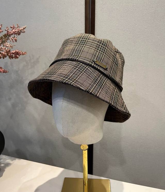 Burberry new bucket hat, head circumference 57cm