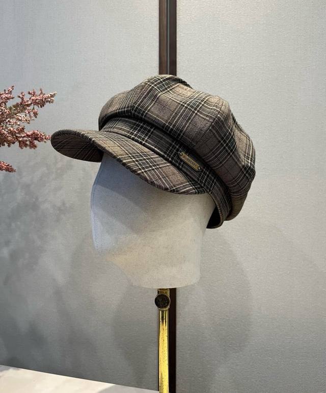 Burberry new duckbill painter hat, head circumference 57cm