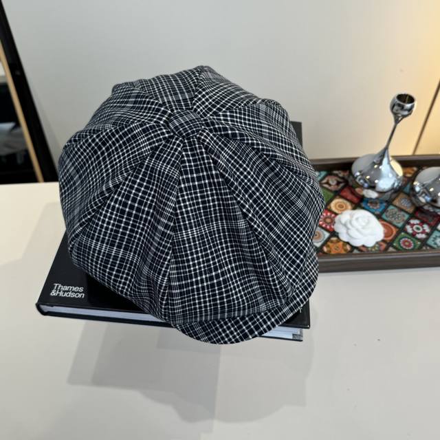 Lv Louis new duckbill painter hat, unisex,