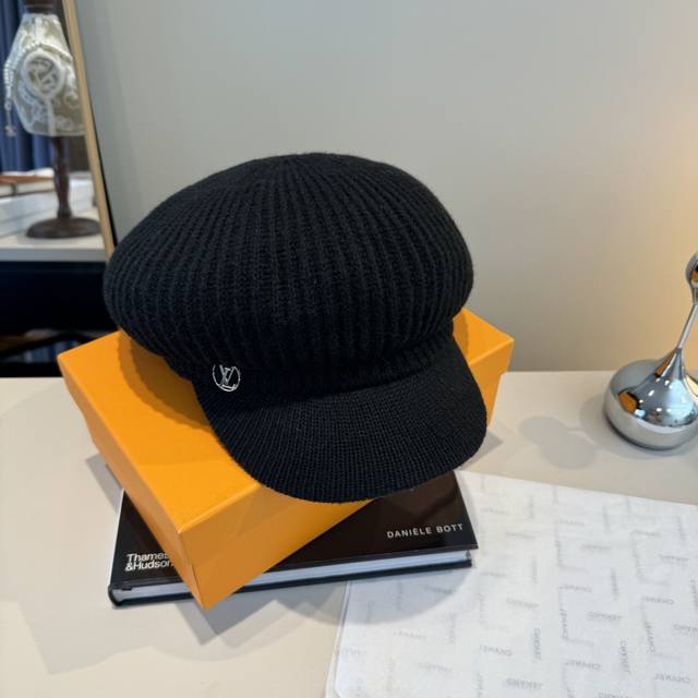 Lv Louis Vuitton wool peaked painter hat, unisex,