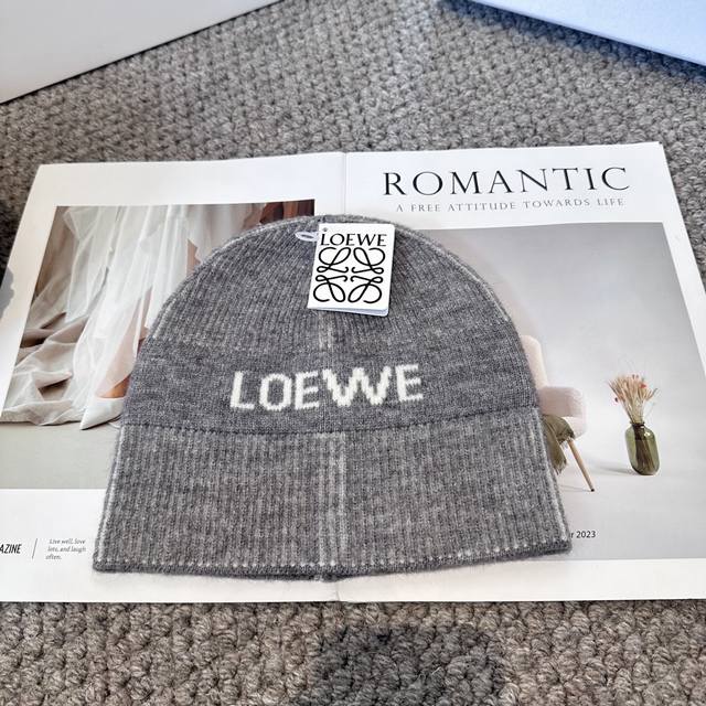 Loewe's new autumn and winter wool hat, a fashion brand, universal style for men