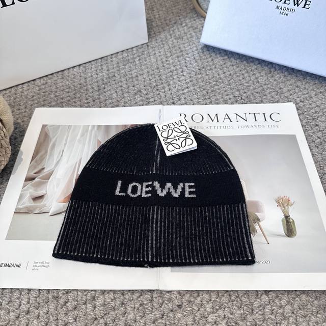 Loewe's new autumn and winter wool hat, a fashion brand, universal style for men