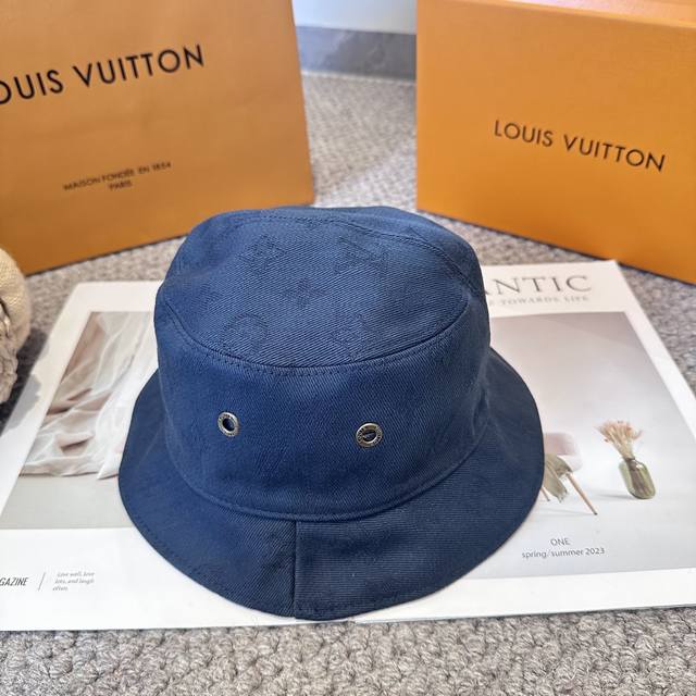 Lv New double-sided bucket hatFull of craftsmanship and designGrasp the temperam