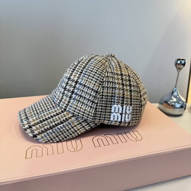 Miumiu Miu Miu new autumn and winter wool cap, plaid baseball cap, head circumfe