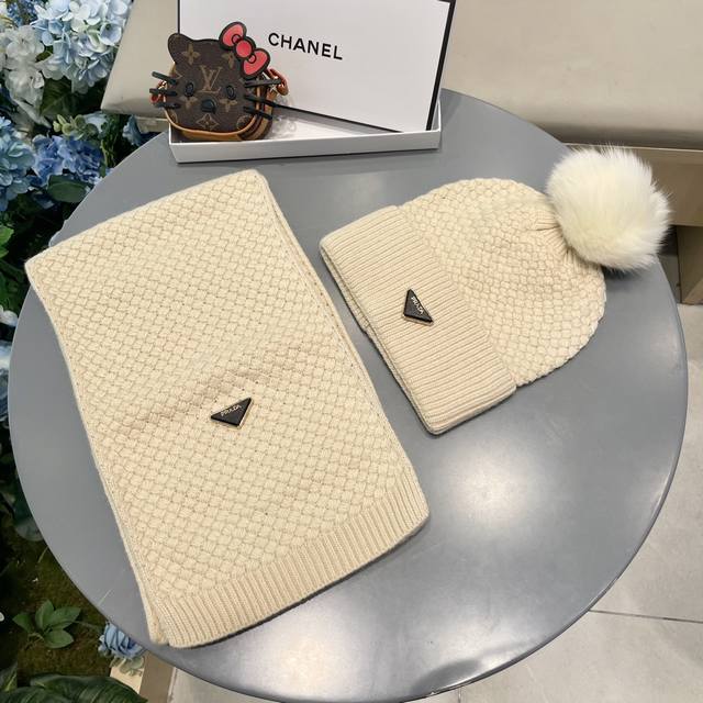 Prada wool hat set classic hat set! Hat scarf! Warm and super comfortable ~ Wint