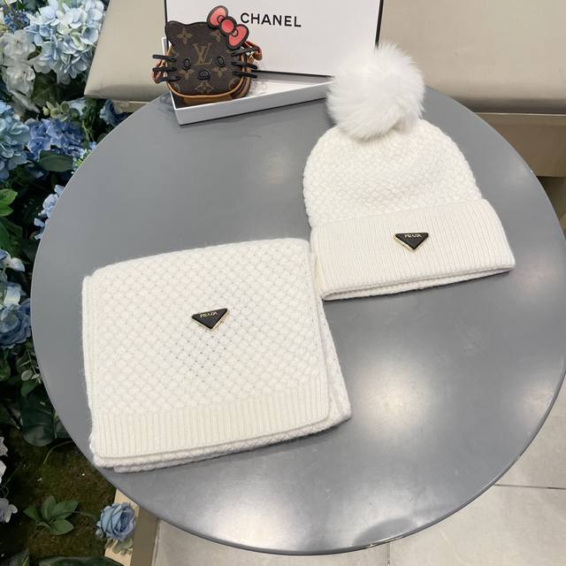 Prada wool hat set classic hat set! Hat scarf! Warm and super comfortable ~ Wint