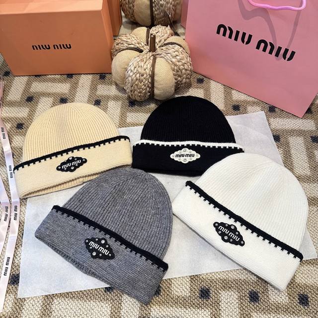Miumiu Miu Miu Autumn and Winter BeanieThis high-end texture is made from scratc