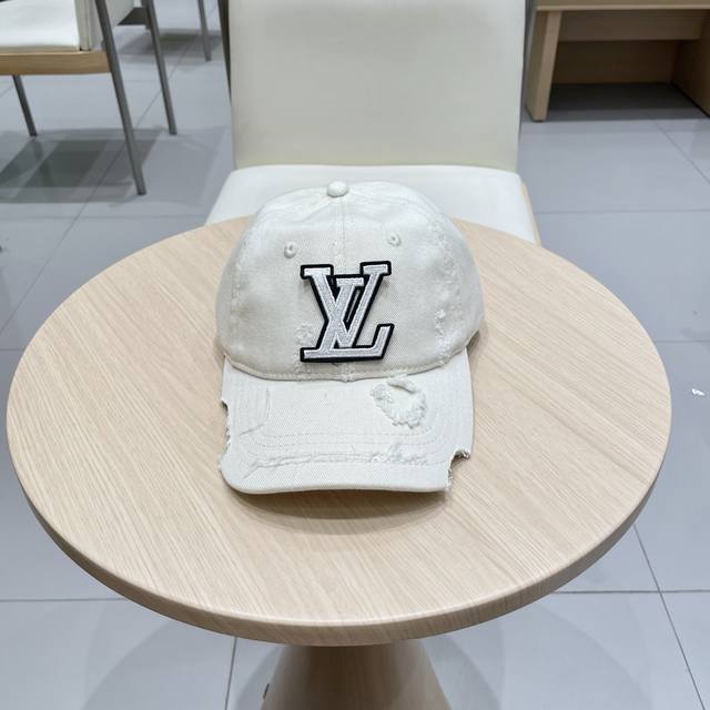Lv Louis Vuitton ripped baseball cap is light and breathable. Perfect version, e