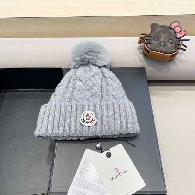 Moncler simple solid color curled hem twist with pompom shape cold-proof warm kn