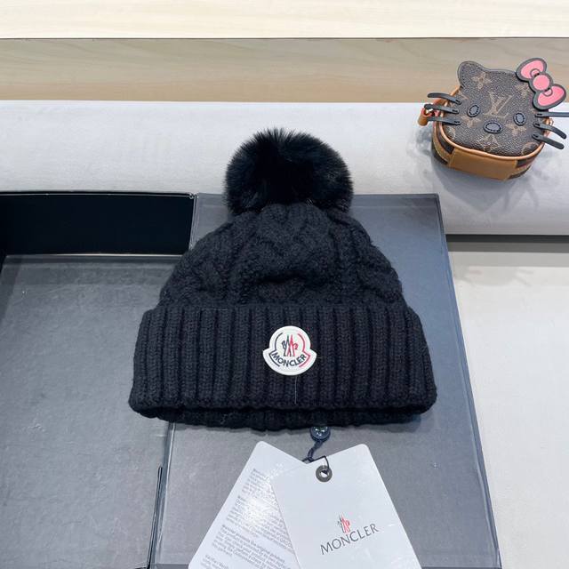 Moncler simple solid color curled hem twist with pompom shape cold-proof warm kn