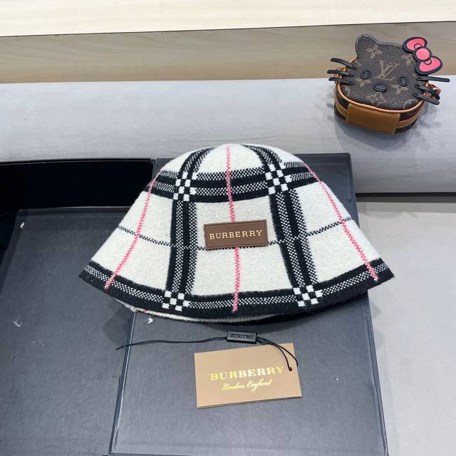 Burberry's new color plaid striped wool Japanese style fisherman hat shows the f