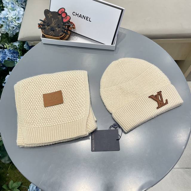 Lv home. Two-piece set - wool suit hat classic suit hat! Hat scarf! Warm and sup
