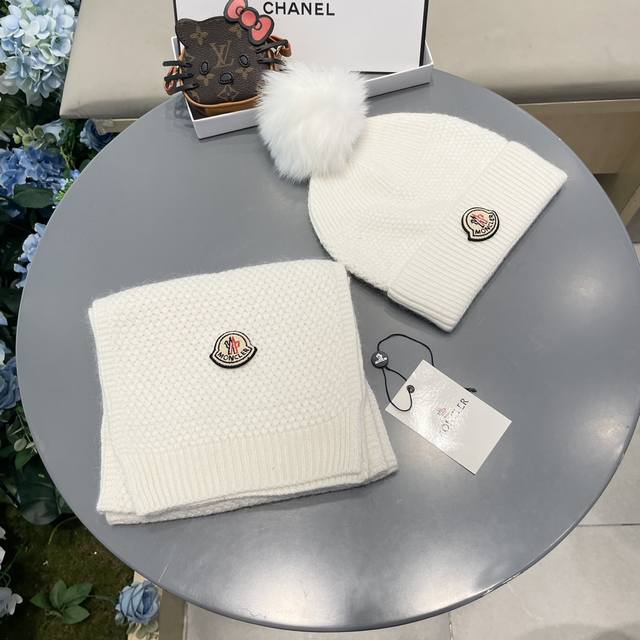 Mengkou. A classic wool hat set! Hat and scarf! 70% wool, 30% rabbit fur. Super