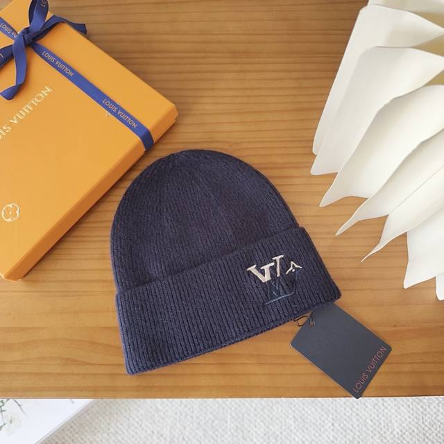 Lv Louis Vuitton 2025 Autumn and Winter New Beanie, Men's and Women's Knitted Ha