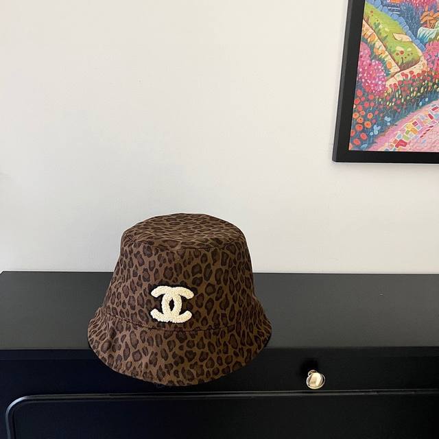 Special dust bag Chanel Chanel 2025 new leopard print wool irregular bucket hat