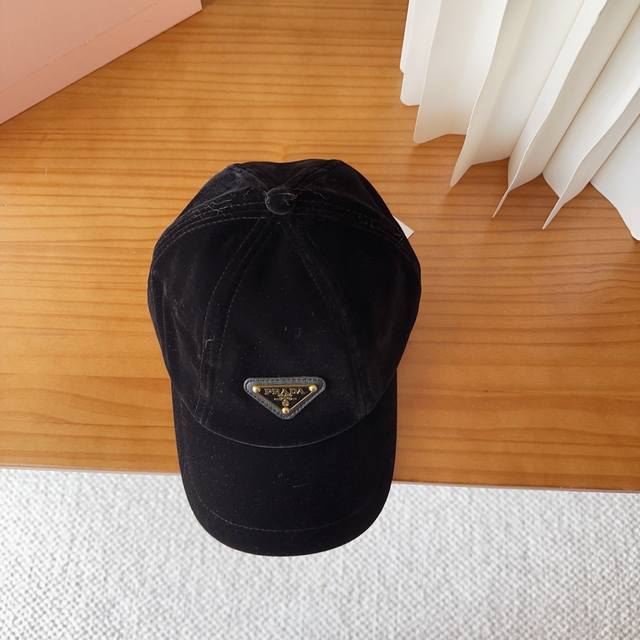 prada Prada's popular gold label mink velvet high-end baseball cap, with Europea