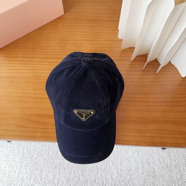 prada Prada's popular gold label mink velvet high-end baseball cap, with Europea