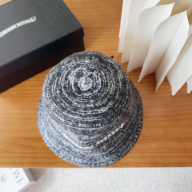 Chrome Hearts new autumn and winter bucket hat ~ simple and beautiful! Spring a