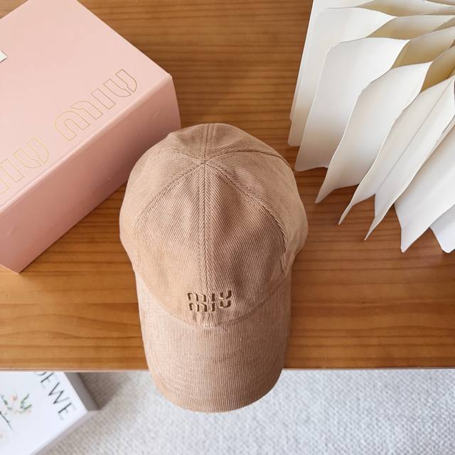 Miumiu Miu Miu new autumn and winter corduroy baseball cap original single authe