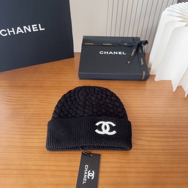 Chanel's new autumn and winter wool knitted beanie, one size fits all, with all