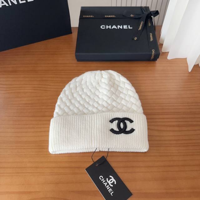 Chanel's new autumn and winter wool knitted beanie, one size fits all, with all