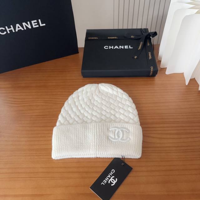 Chanel's new autumn and winter wool knitted beanie, one size fits all, with all