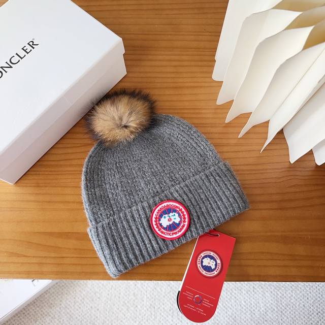Canada Goose Canada Goose winter warm cashmere beanierabbit wool material, thick