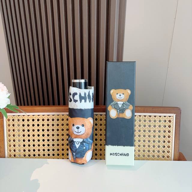 Moschino Moschino 5-fold hand-opening umbrella designer Franco Moschino is an It