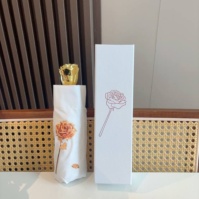 Chanel's high-end rose handle pocket umbrella is a new summer model and is now 5