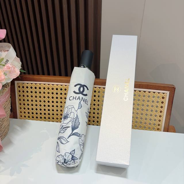 Chanel Chanel classic tri-fold folding umbrella with fine workmanship, stylish a