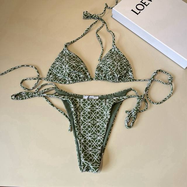 Loewe's new bikini swimsuit is suitable for a variety of occasions.