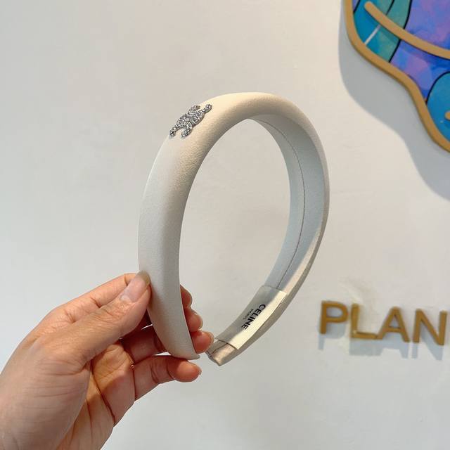 with packaging Celine is a popular online celebrity style, comfortable and stre