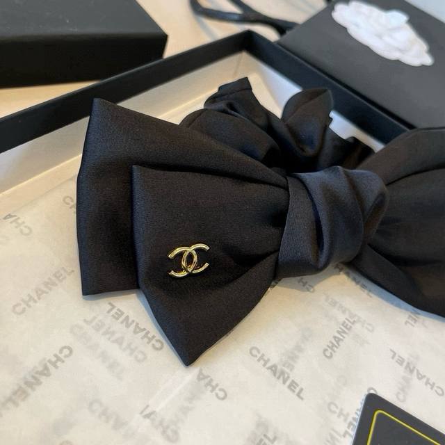 Chanel bow hairband