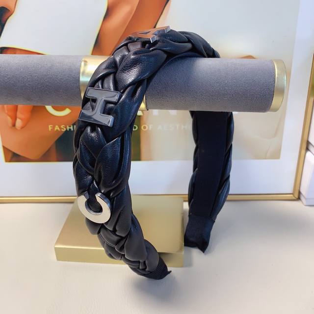 Chanel Xiaoxiang Chanel headband woven sheepskin titanium steel letters full of