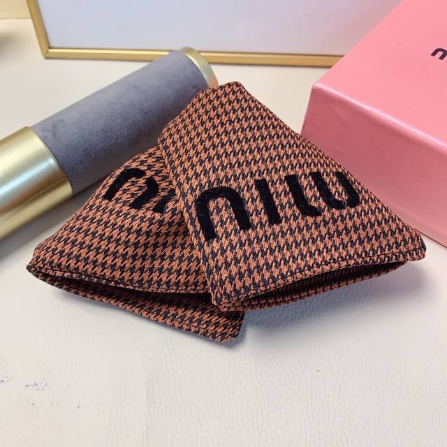 Miumiu Miu Miu Miumiu hair clip Houndstooth triangle hair clip temperament versa