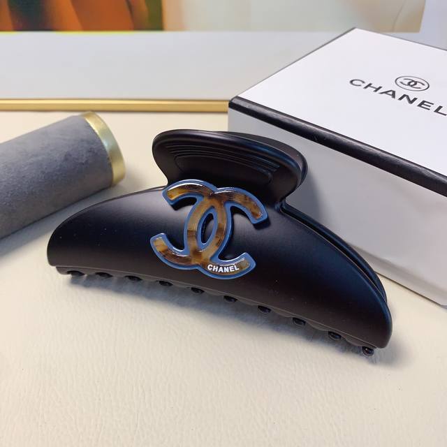 Chanel Chanel Clip Acetate Logo Frosted Clip Temperament Versatile Daily Exquisi