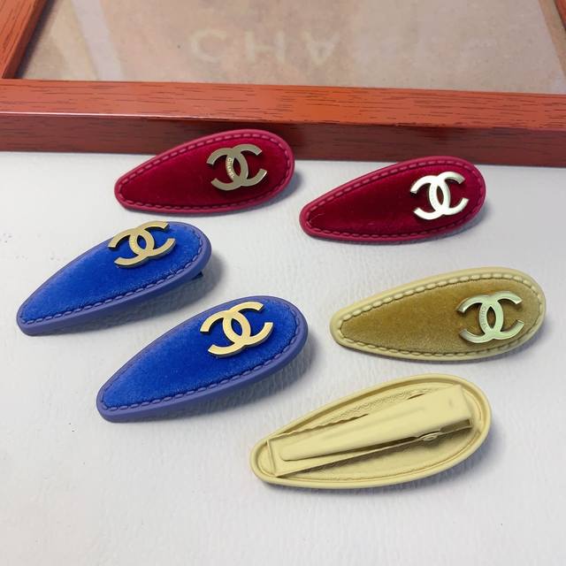 Chanel Xiaoxiang Chanel hairpin velvet titanium steel logo bangs clip pressure c