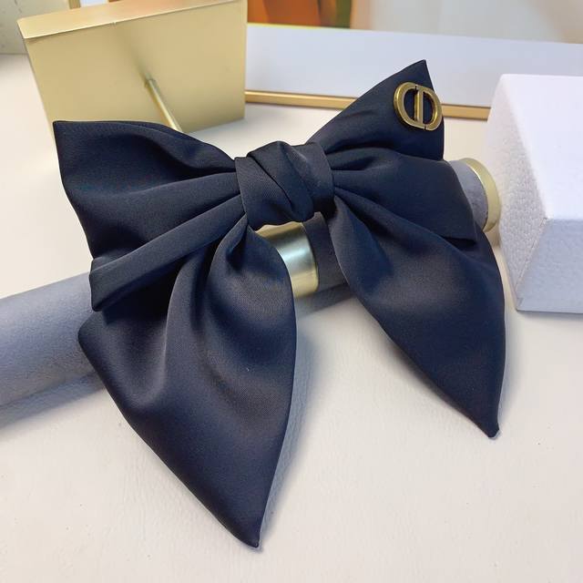 Dior Dior Dior hairpin satin bow hairpin spring clip version of the three-dimens