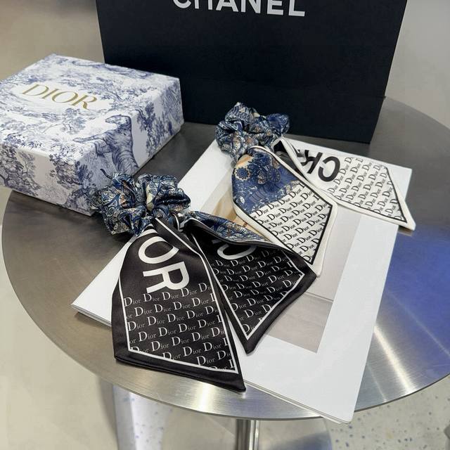 with packaging boxDior Dior's new CD ribbon hairband, simple, practical and fas