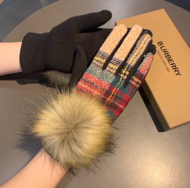 Burberry new counter large fox fur wool gloves fashionable gloves, autumn and w