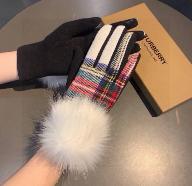 Burberry new counter large fox fur wool gloves fashionable gloves, autumn and w