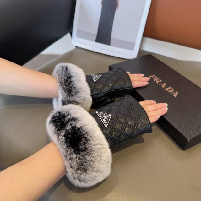 Prada sheepskin gloves, fashionable gloves, warm lining for autumn and winter,