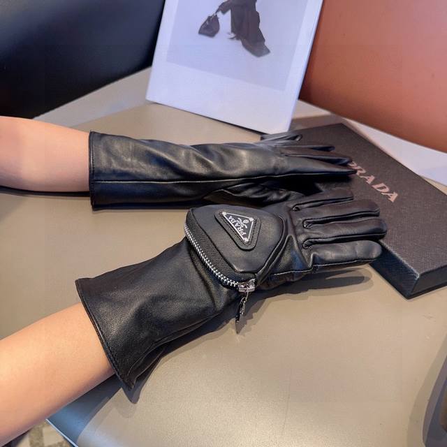 New exclusive first touch screen gloves Prada mid-cut gloves original quality o