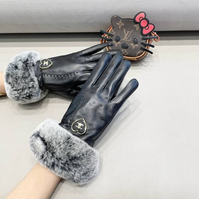 Celine women's new rabbit fur sheepskin gloves, fashionable gloves, warm in aut