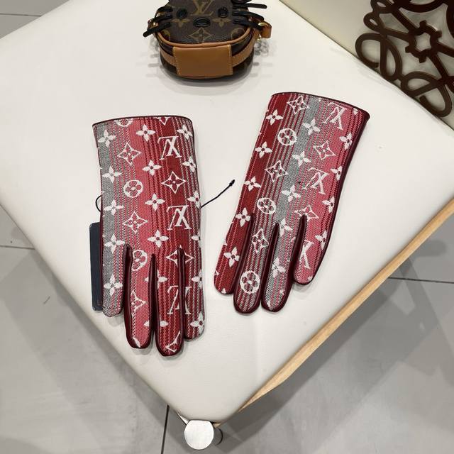 New exclusive first release gradient touch screen women's gloves Lv original qu