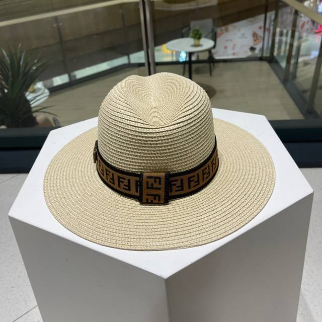 Fd Fendi's new straw hat, made of raffia, with monogram Ff fabric, a must-have f