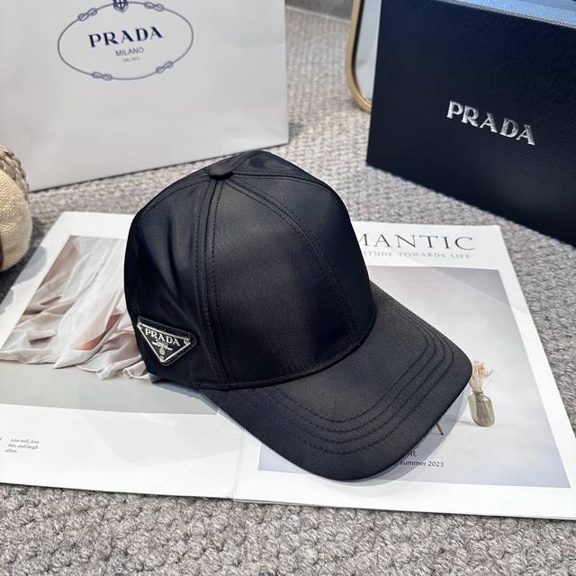 Prada triangle logo baseball capThe design is very strong and refreshingThe head