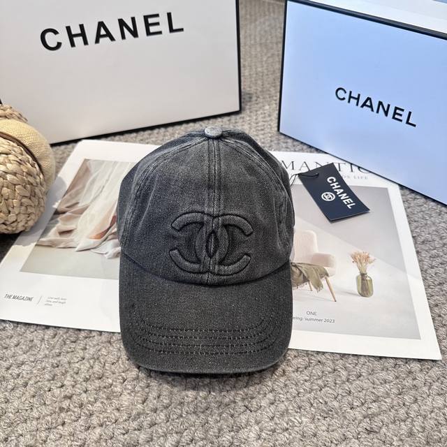 Chanel's new double C logo baseball cap, new arrival, big brand style, super eas