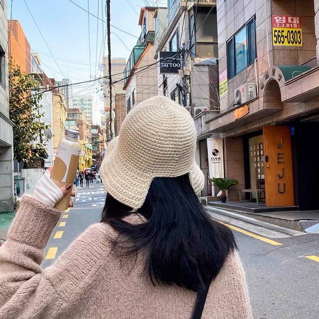 Lv Louis Vuitton autumn and winter new knitted wool hat, hand-grab fisherman hat